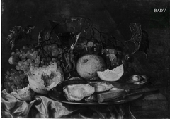 Stillleben mit Trauben, Austern und Weinglas by Abraham van Beijeren