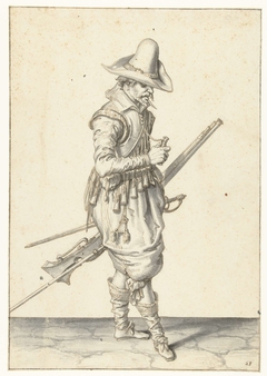 Soldaat met een musket die een kruitmaat opent by Jacob de Gheyn II