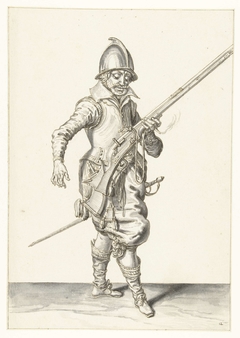 Soldaat die zijn roer met zijn linkerhand schuin omhoog gericht vasthoudt by Jacob de Gheyn II