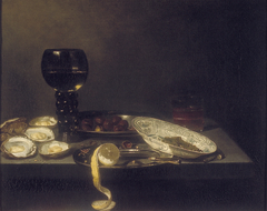 Stilleven met roemer, Chinese schaal en oesters by Jan Jansz van de Velde