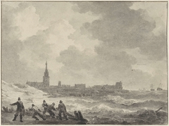 Kust met dorp en kerktoren (Scheveningen?), linksvoor vijf mannen by Johannes Christiaan Schotel
